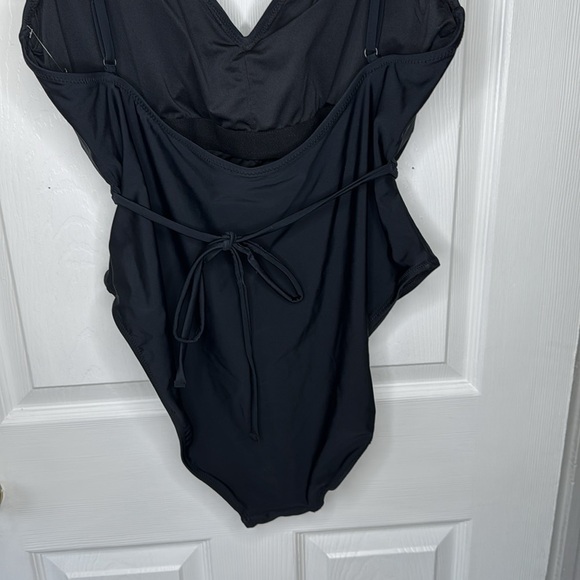 NWT Old Navy Swimsuit 🖤 - Picture 5 of 9